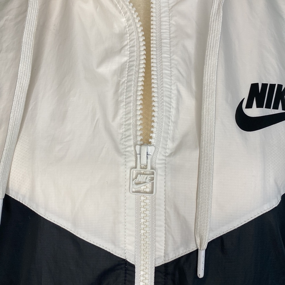 Nike Jacket - Picture 3 of 12